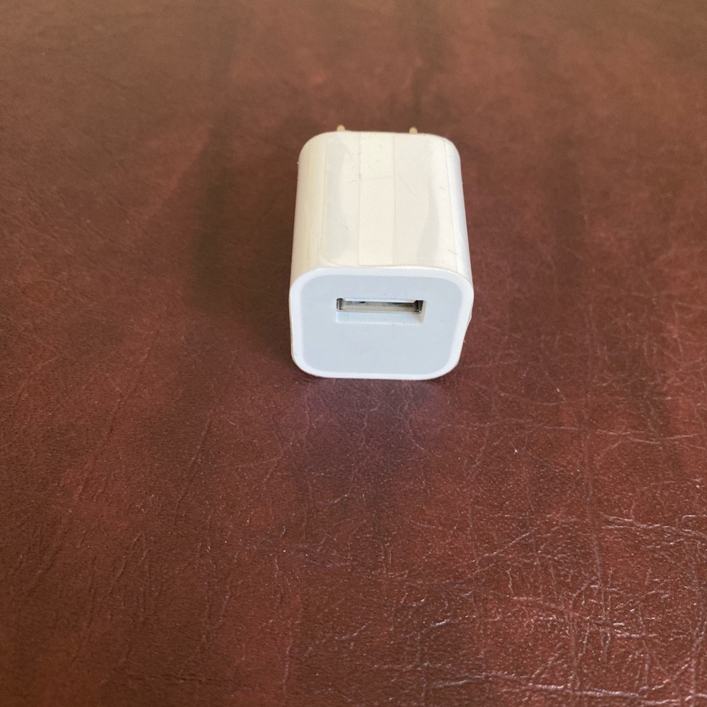 NWT Apple 5 Watt White USB Wall Charger
